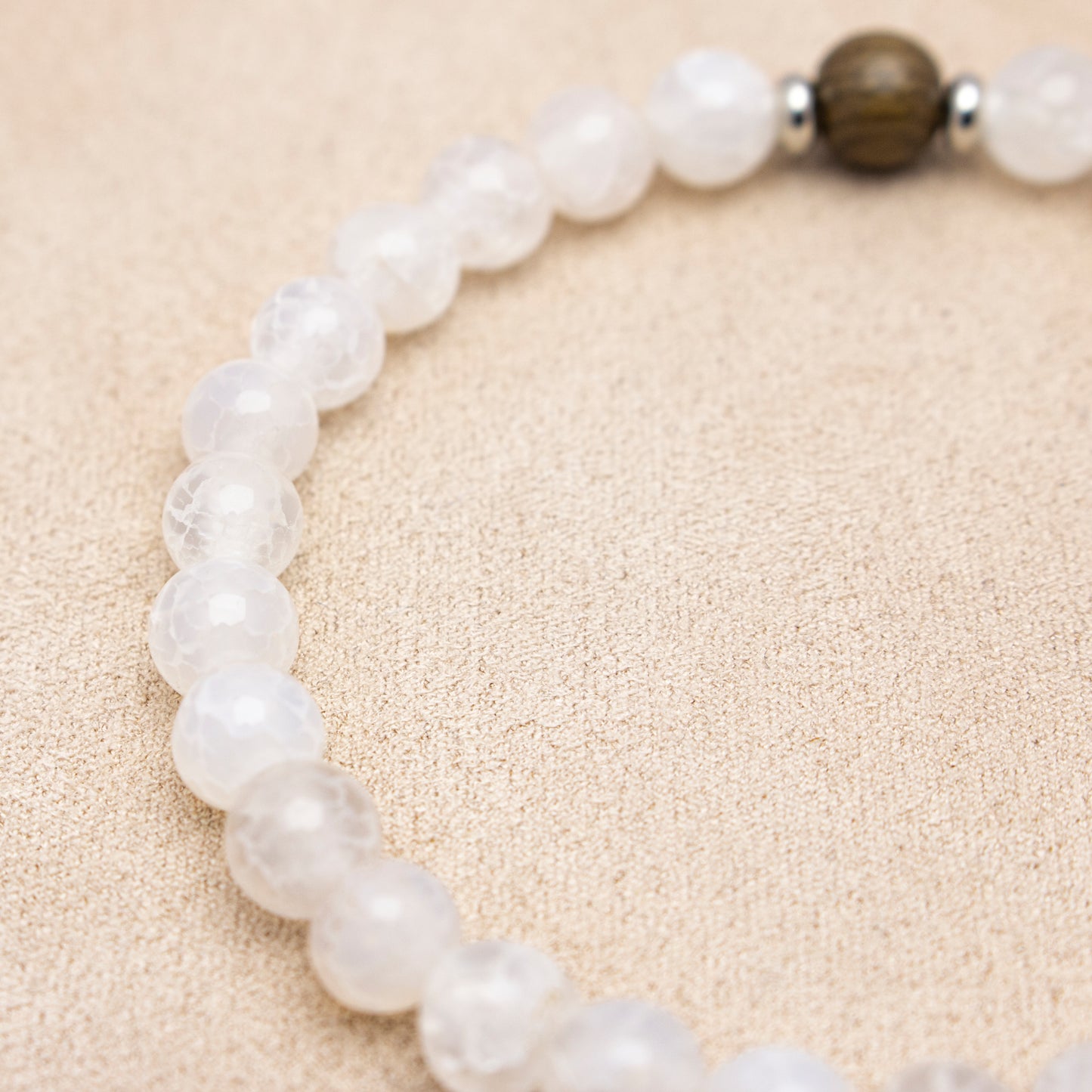 Dragon Vein White Agate – mental clarity, emotional balance, spiritual protection